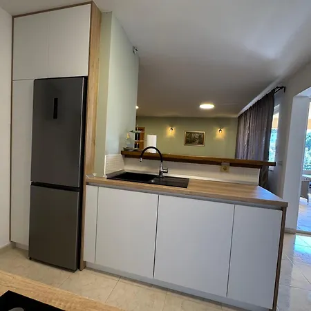 Garden View Apartment *