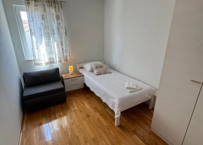 Garden View Apartment Makarska