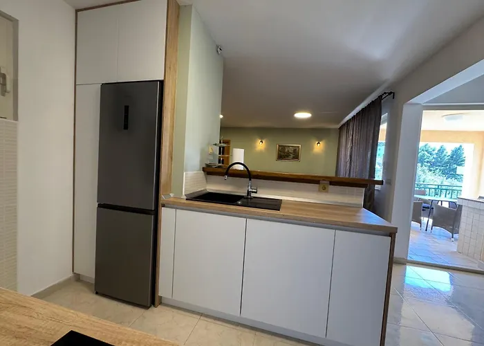 Garden View Apartment *